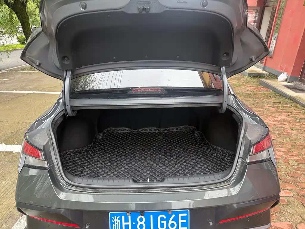 Hyundai Elantra — миниатюра 11