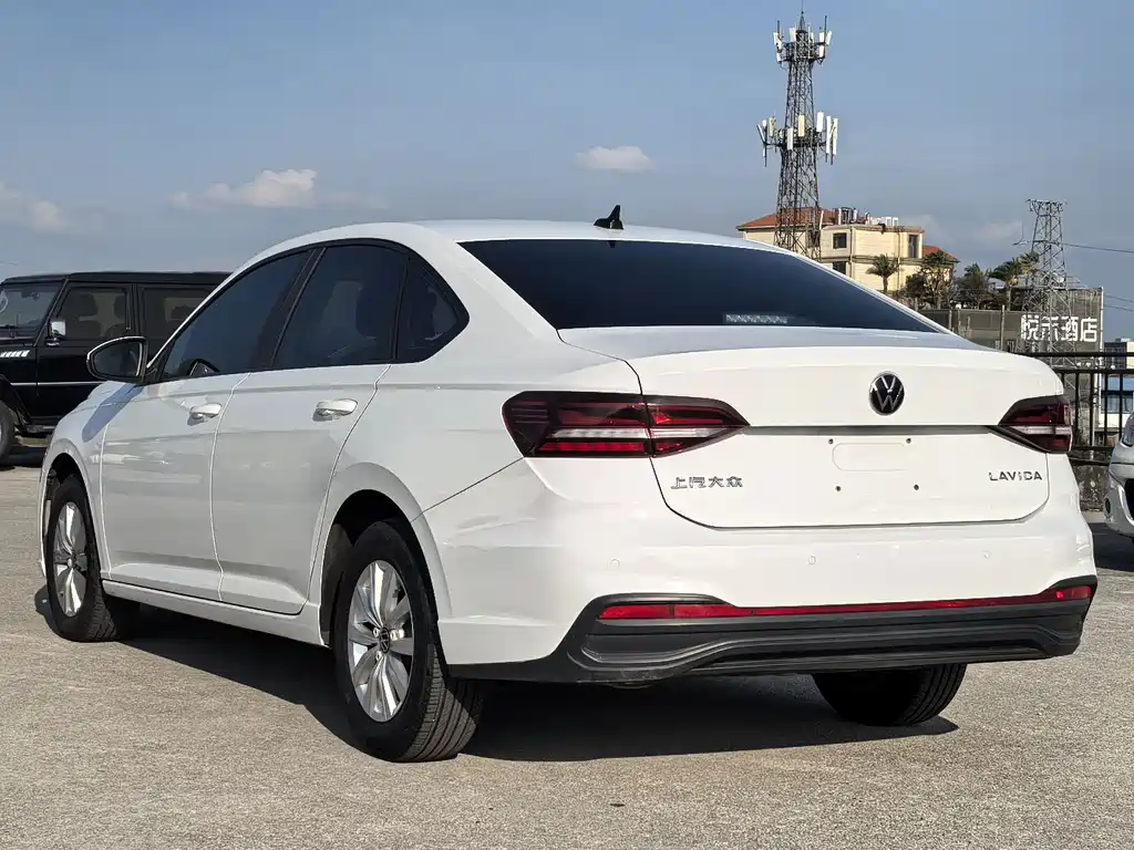 Volkswagen Lavida — миниатюра 5