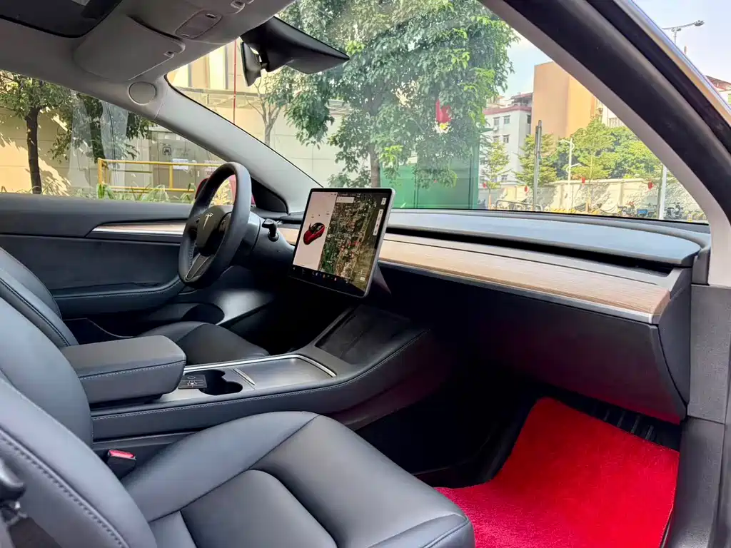 Tesla Model 3 — миниатюра 17