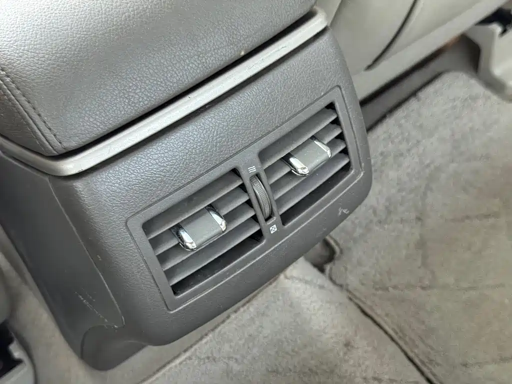 Toyota Camry — миниатюра 18