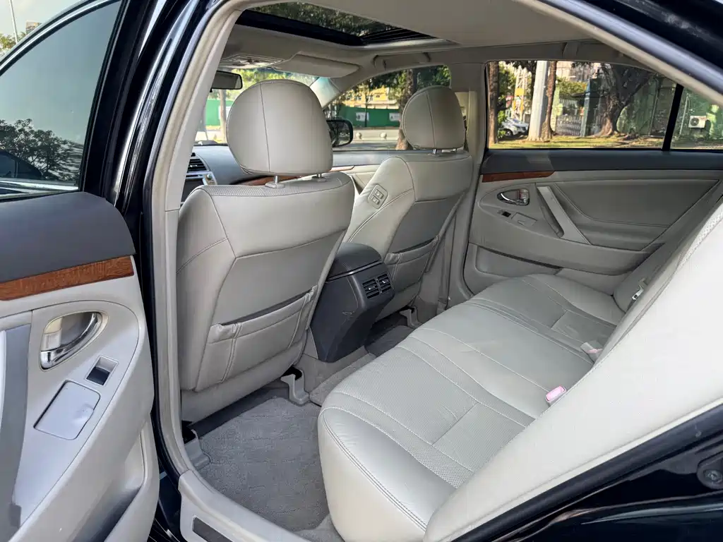 Toyota Camry — миниатюра 11
