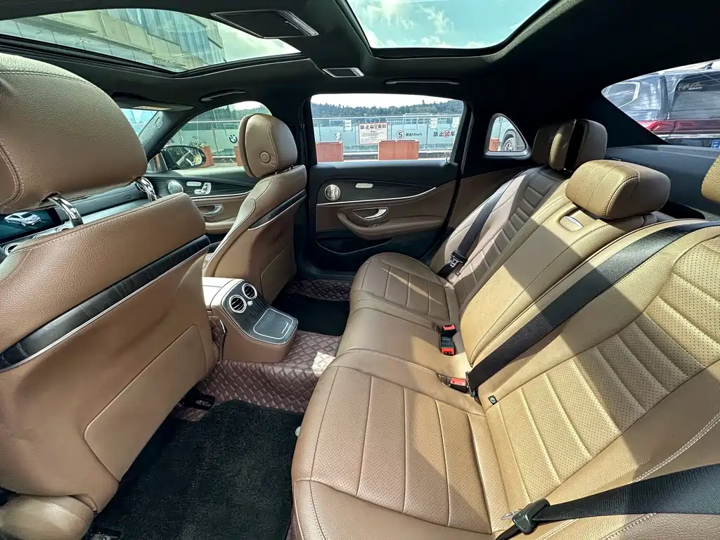 Mercedes-Benz E-Class — миниатюра 5