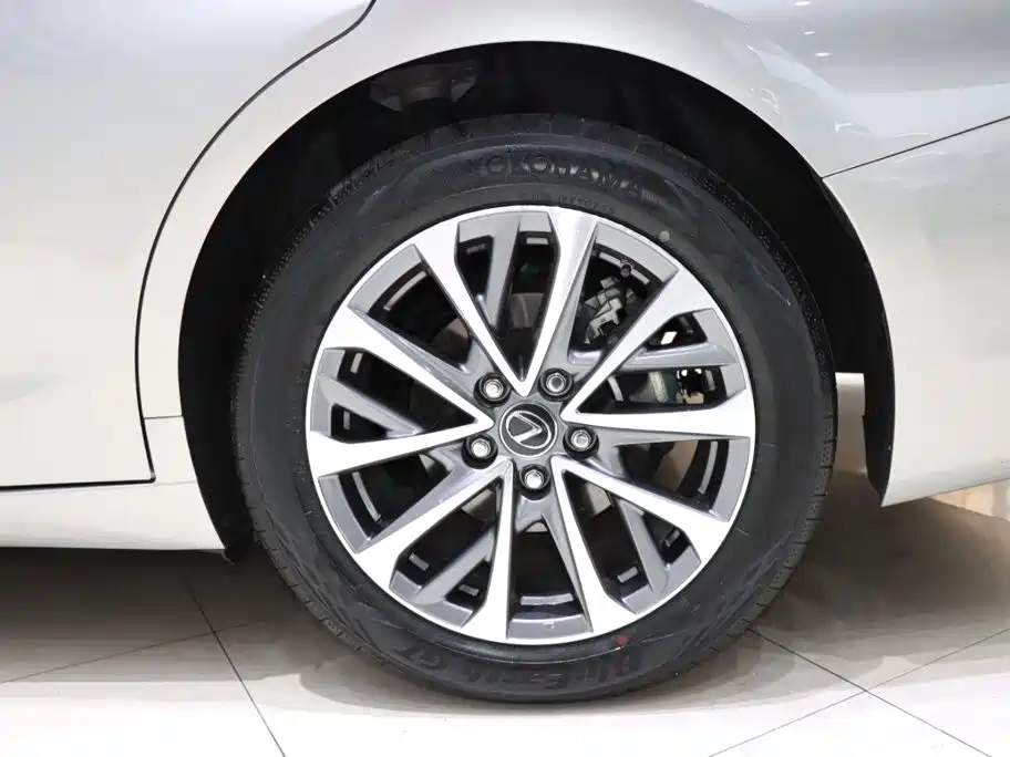 Lexus ES — миниатюра 16