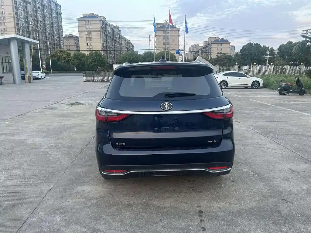 BYD MAX — миниатюра 4