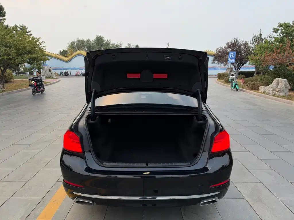 BMW 5 Series — миниатюра 20