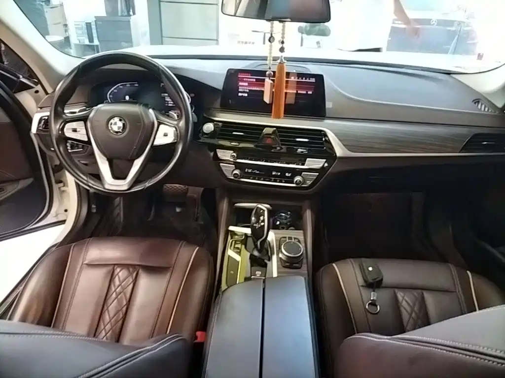 BMW 5 Series — миниатюра 6