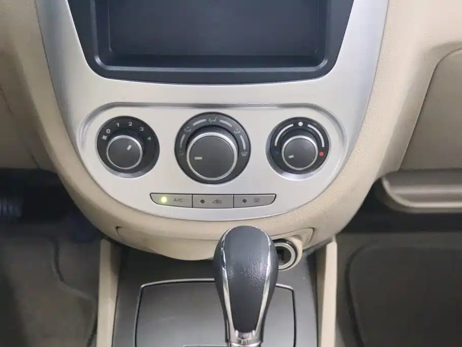 Buick Excelle — миниатюра 8
