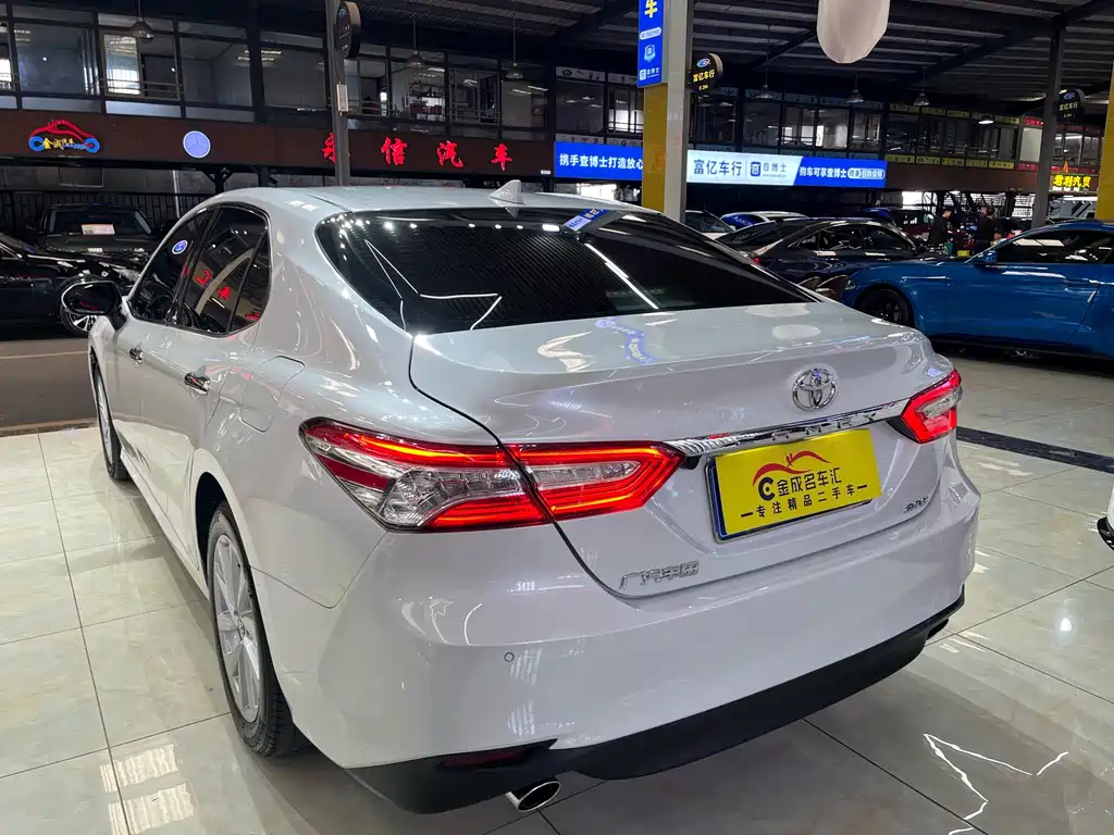 TOYOTA CAMRY