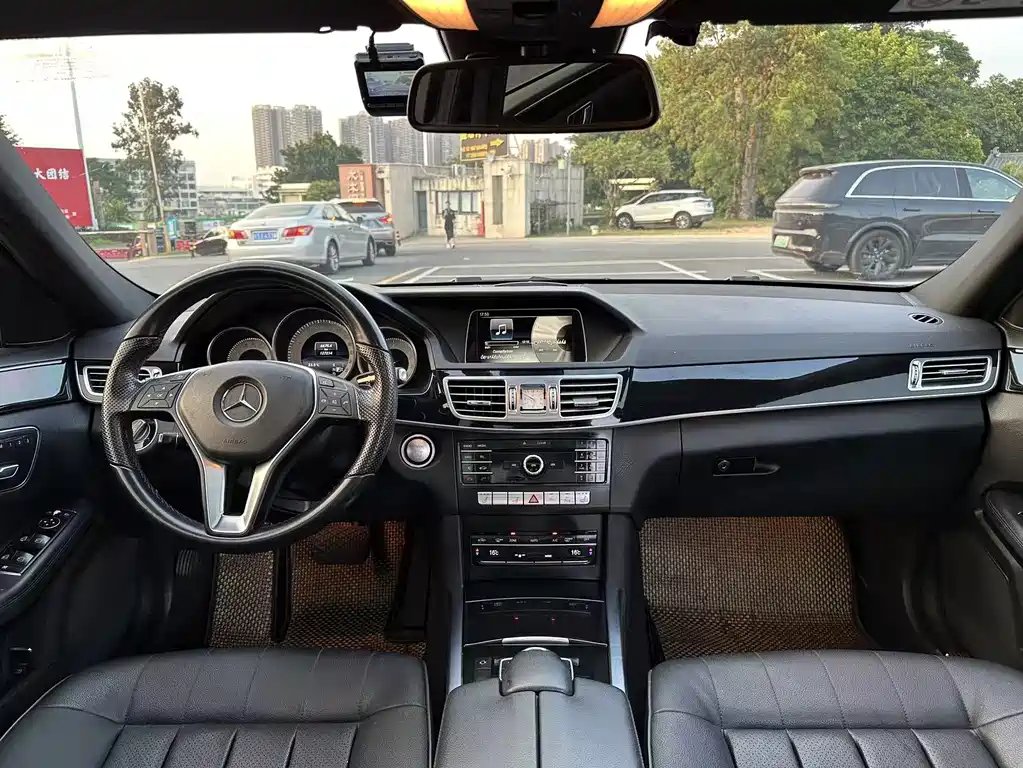 Mercedes-Benz E-Class — миниатюра 7