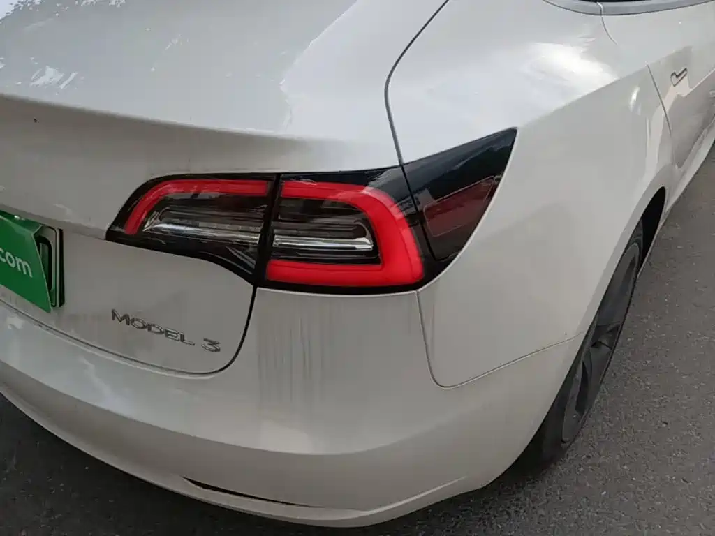 Tesla Model 3 — миниатюра 8