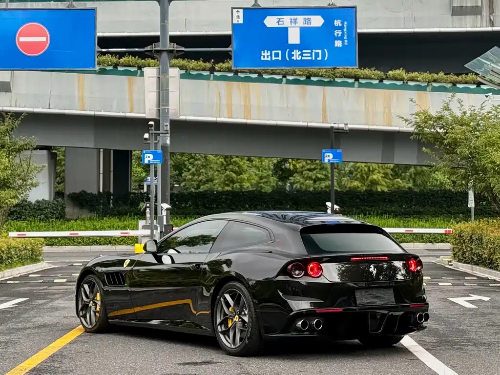 Ferrari GTC4Lusso — миниатюра 9
