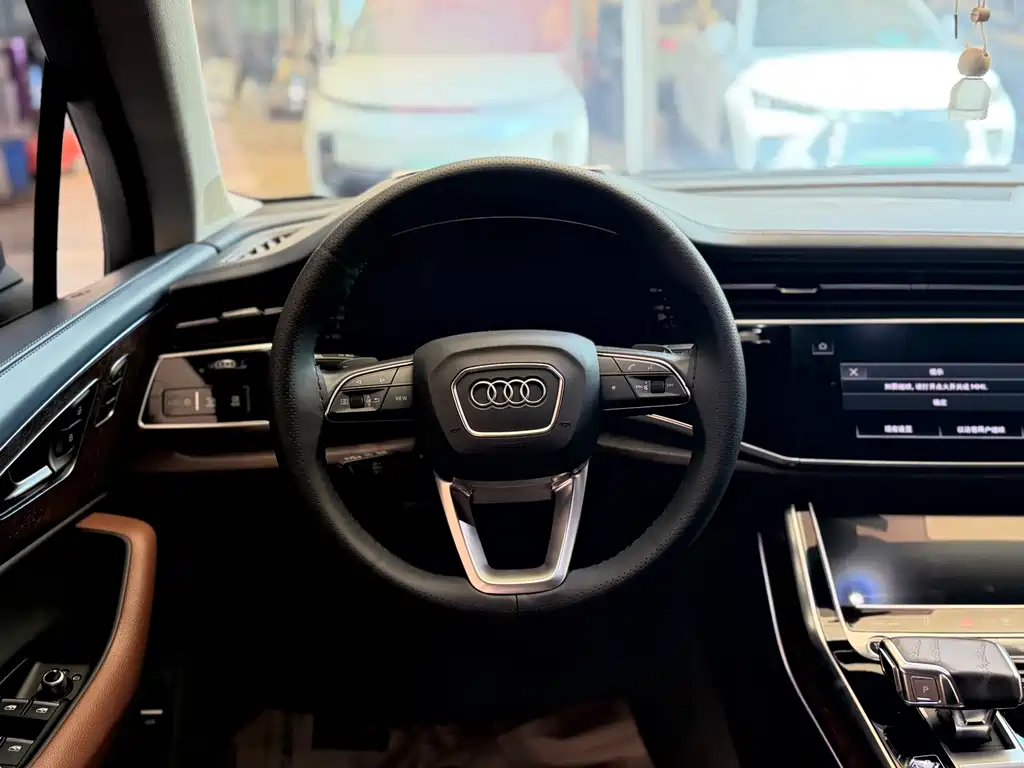 Audi Q7 — миниатюра 9