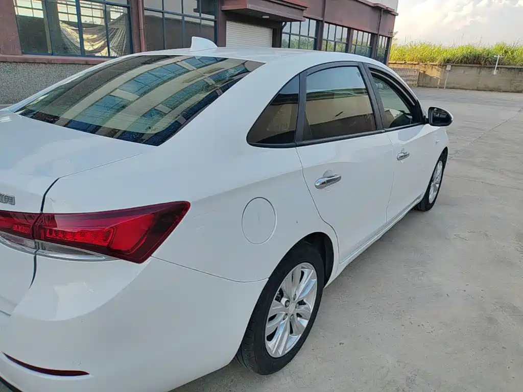 Buick Excelle — миниатюра 7