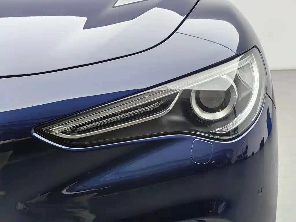 Alfa Romeo Stelvio — миниатюра 7