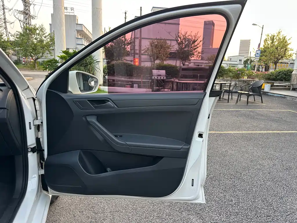 Volkswagen Jetta — миниатюра 14