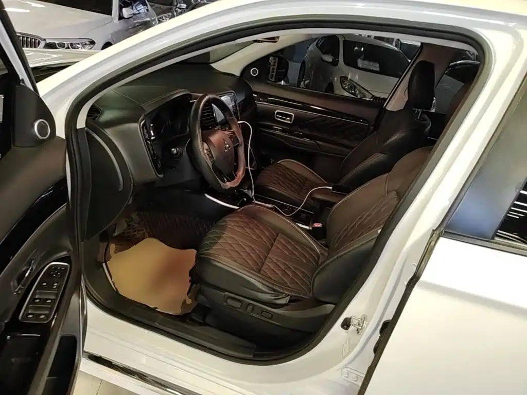 Mitsubishi Outlander — миниатюра 15