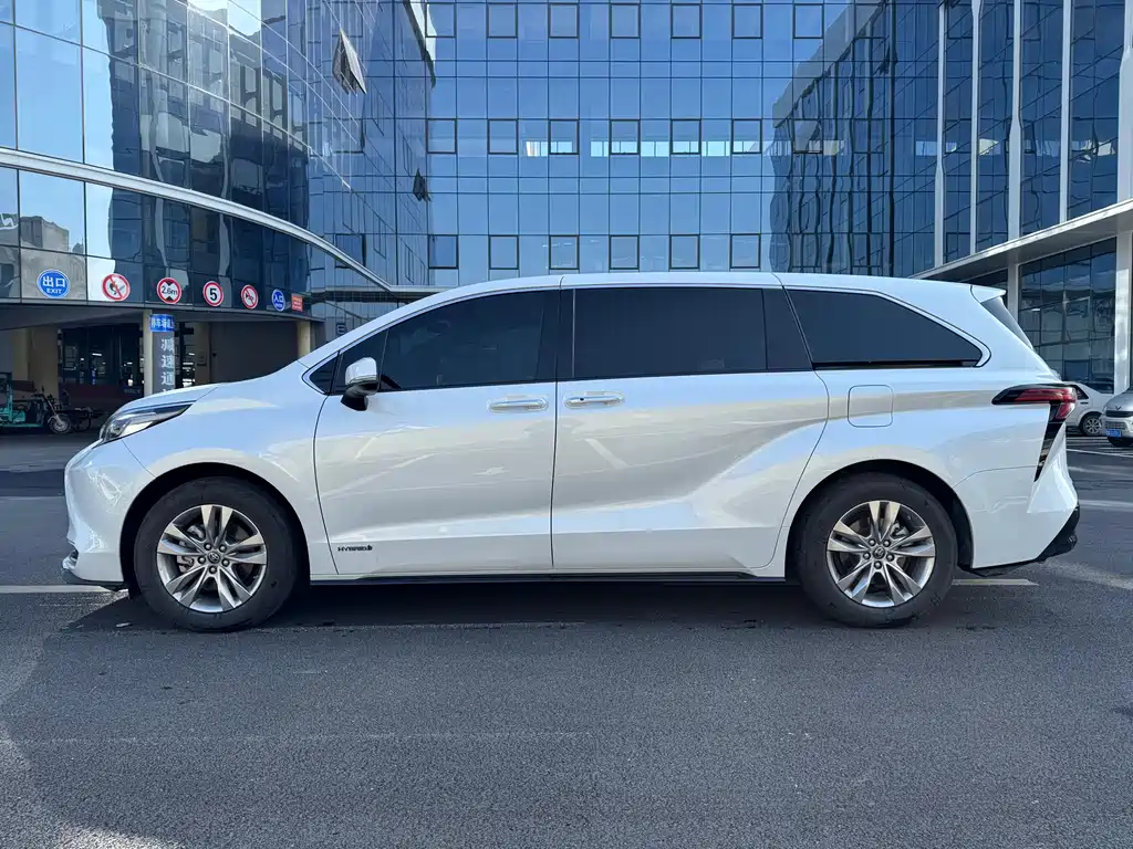 TOYOTA SIENNA