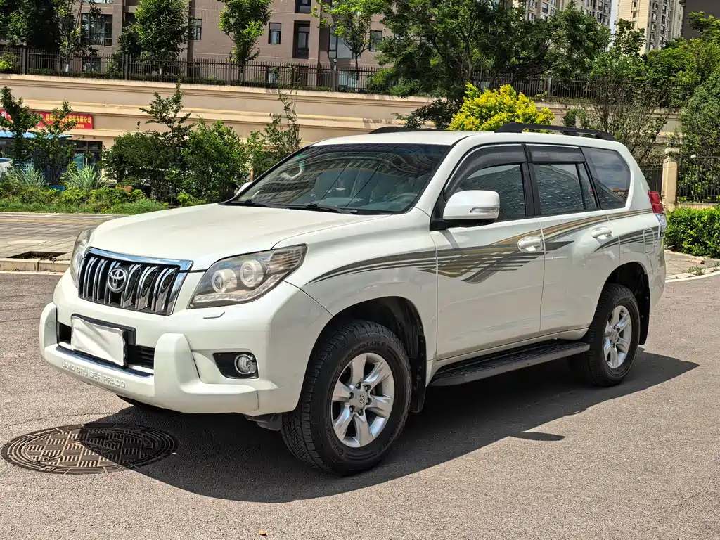 Toyota Land Cruiser Prado 2010 2.7L AT Luxury
