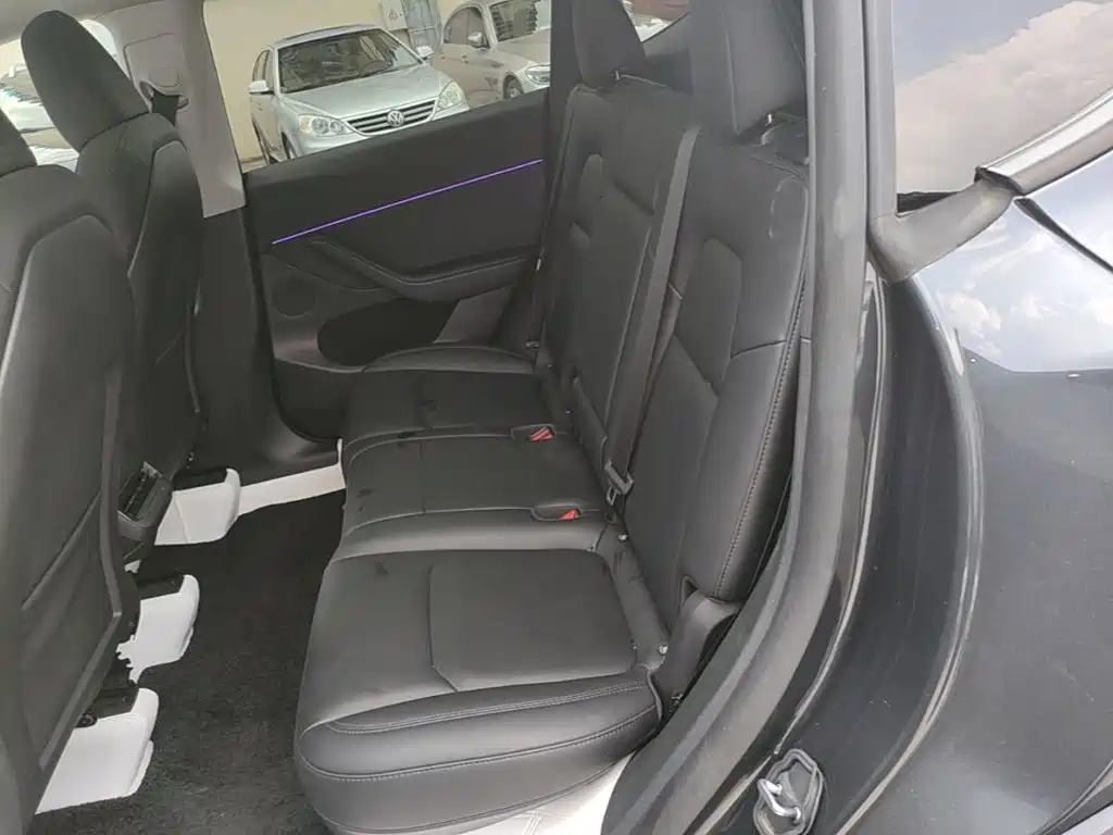 Tesla Model Y — миниатюра 17