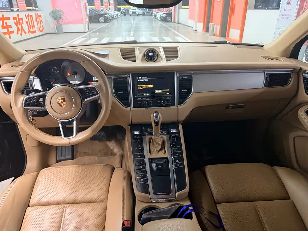 Porsche Macan — миниатюра 6