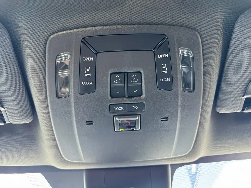 Toyota Granvia — миниатюра 22