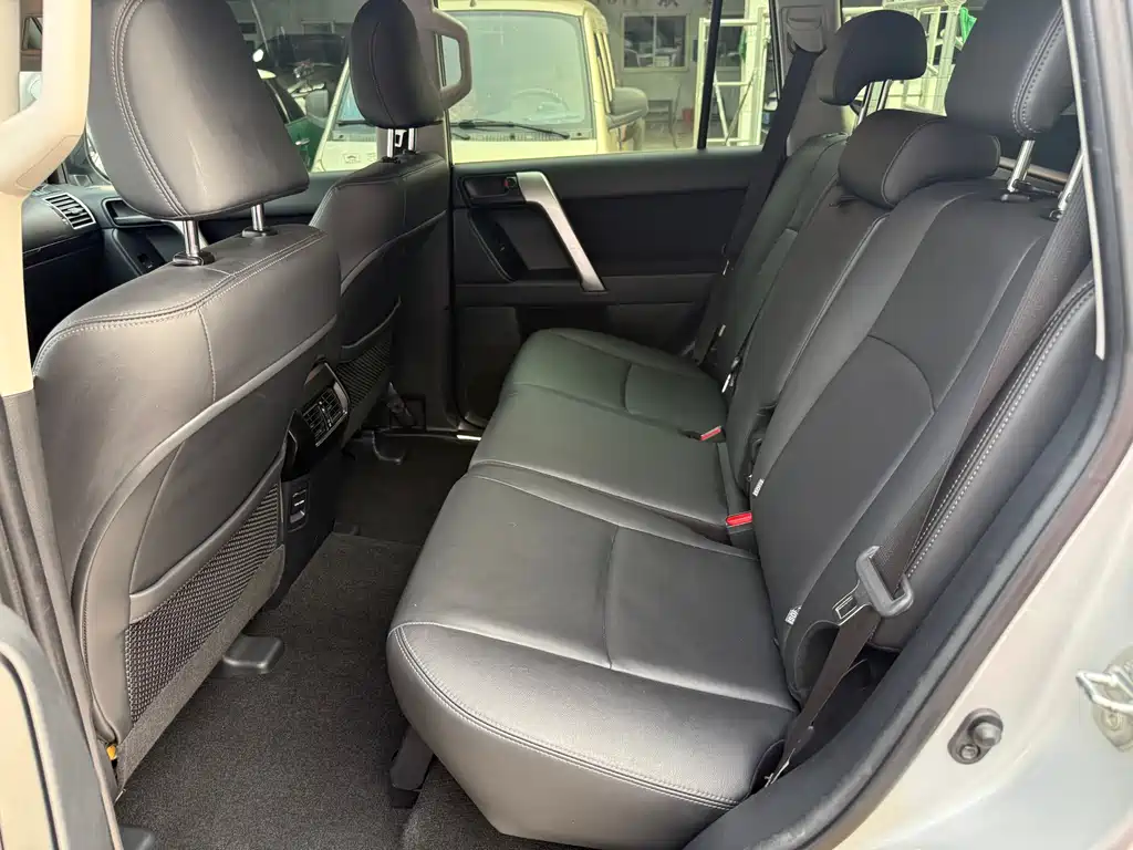 Toyota Land Cruiser Prado 2016 2.7L AT Standard