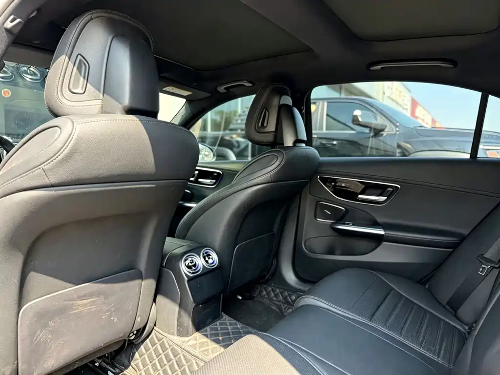 Mercedes-Benz C-Class — миниатюра 8