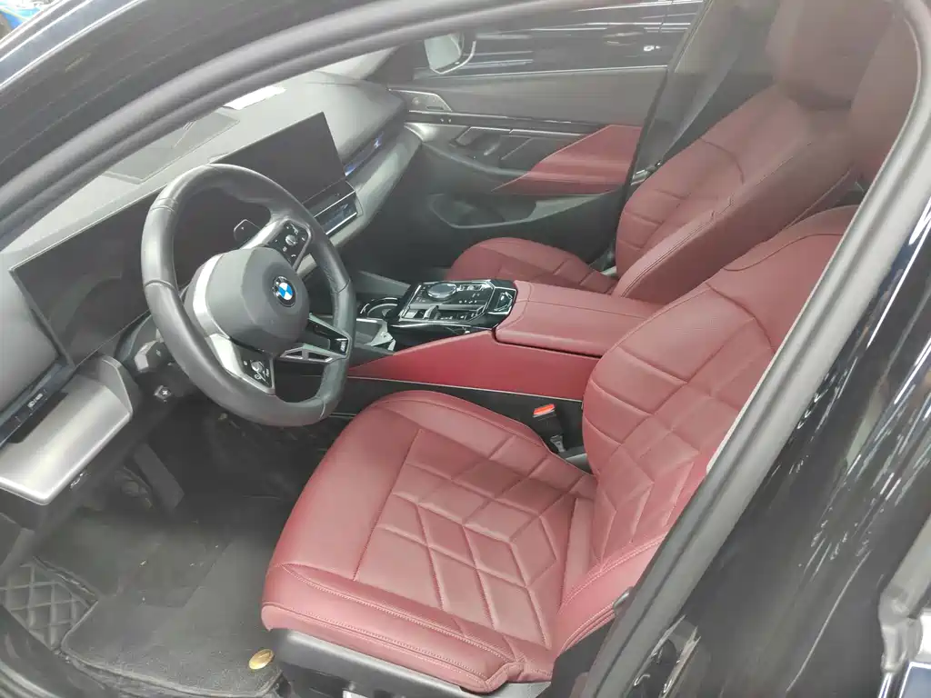 BMW 5 Series — миниатюра 4