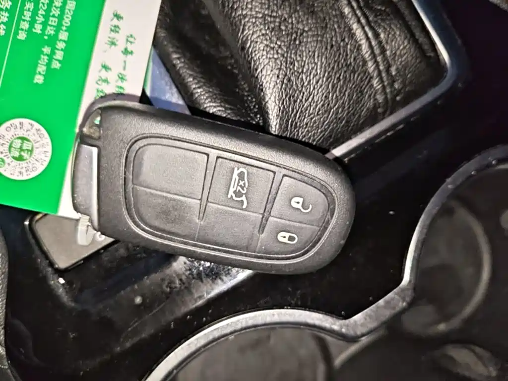 Jeep Grand Commander — миниатюра 9