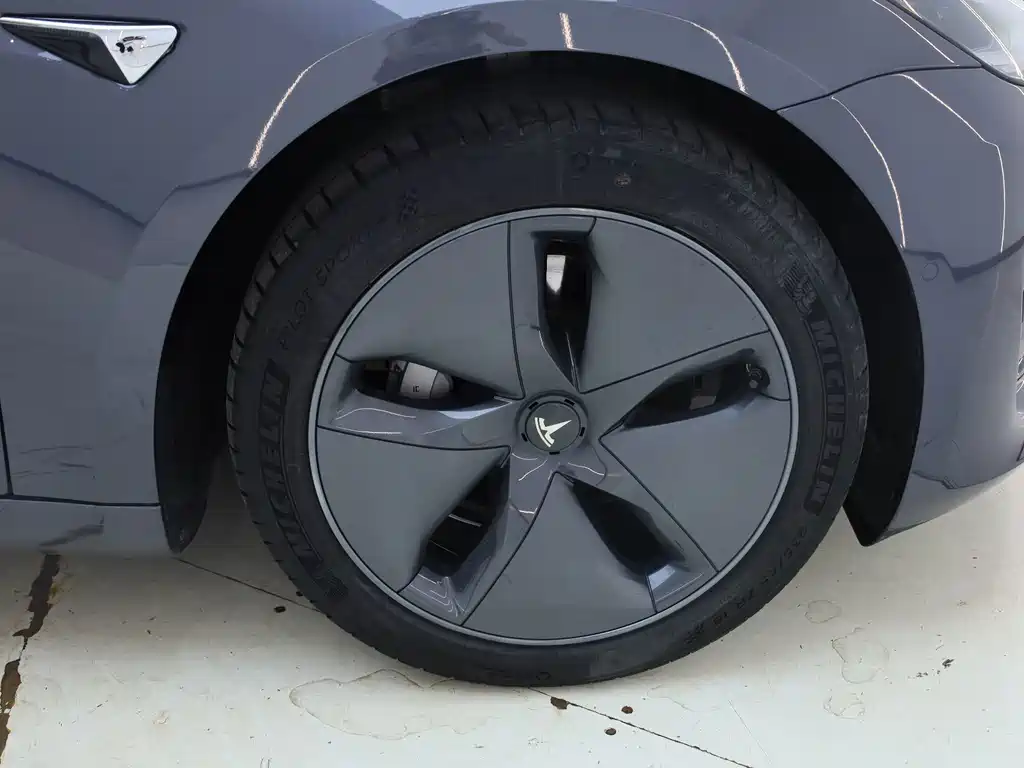 Tesla Model 3 — миниатюра 8