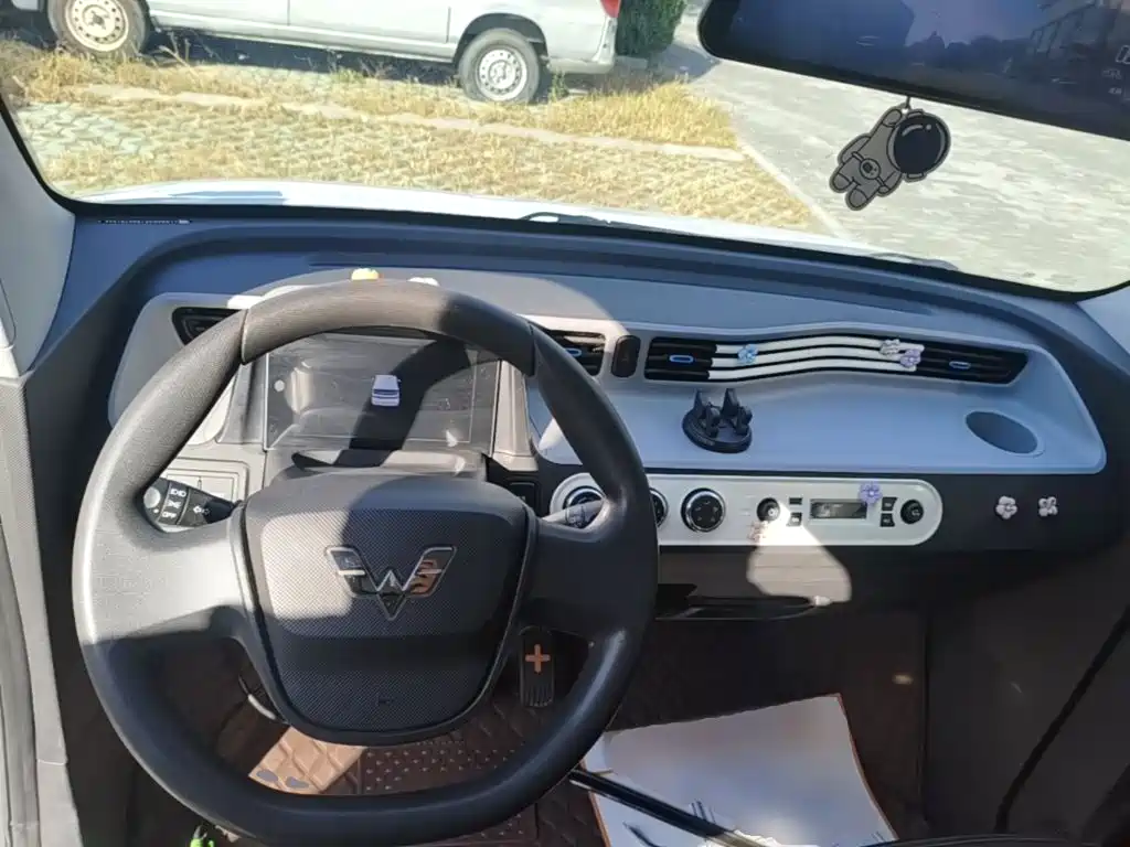 Wuling MINIEV — миниатюра 10