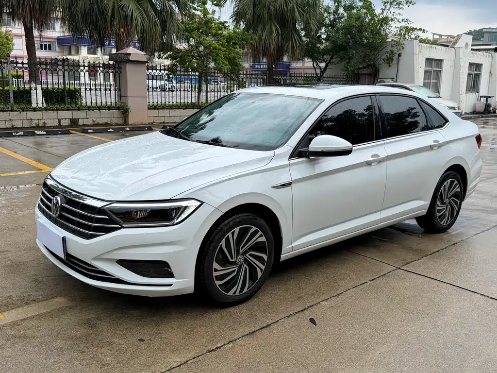 Купить Volkswagen Sagitar