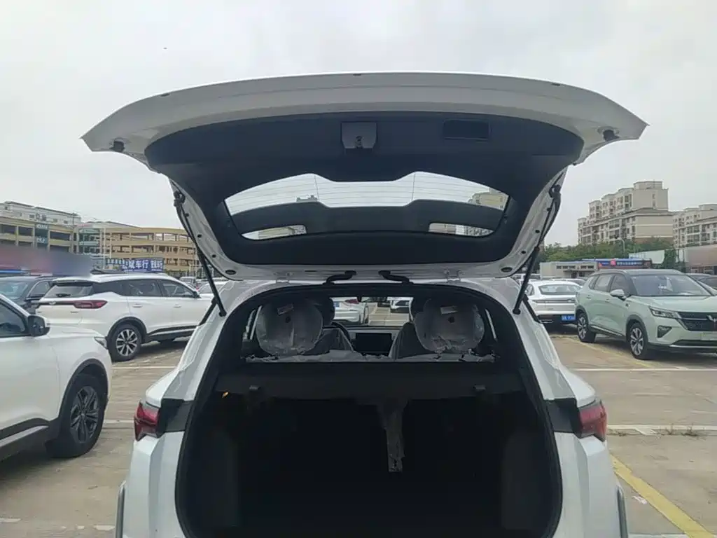 Geely Binyue — миниатюра 19