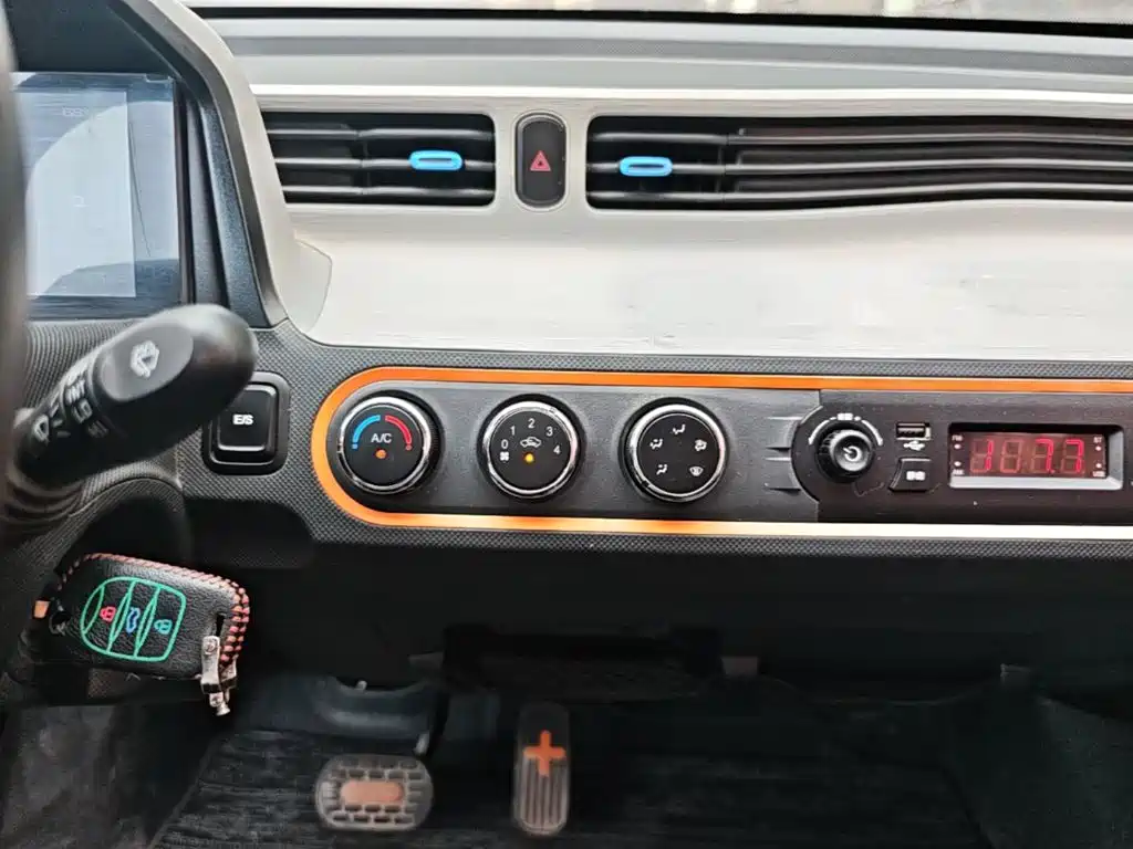 Wuling MINIEV — миниатюра 13