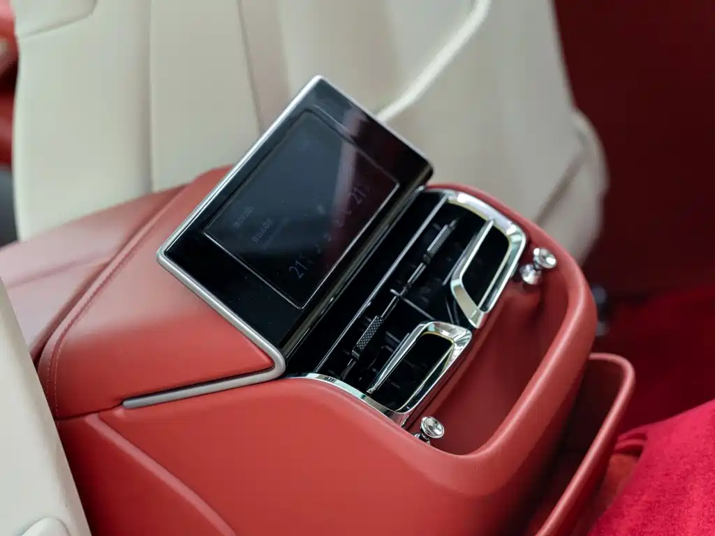 Bentley Flying Spur — миниатюра 13