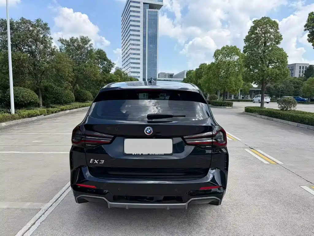 BMW iX3 — миниатюра 9