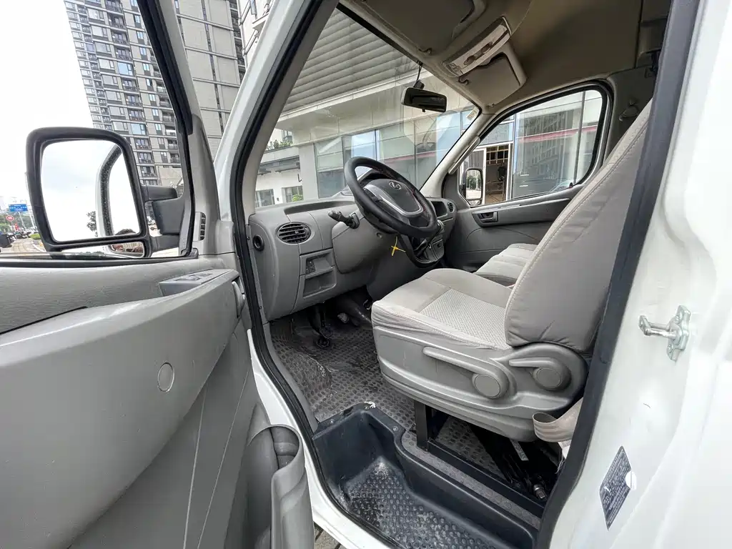 Maxus V80 2016 2.5T MT IV 9 мест