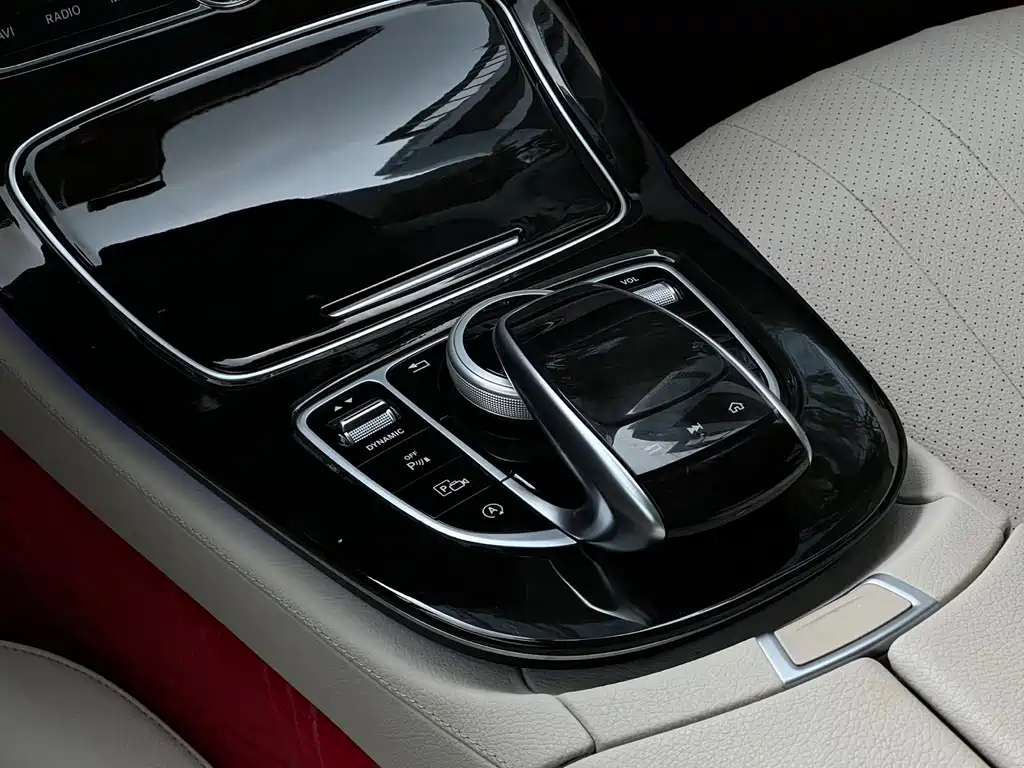 Mercedes-Benz E-Class — миниатюра 9