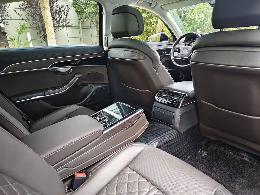 Audi A8 2024 A8L 50 TFSI quattro Premium
