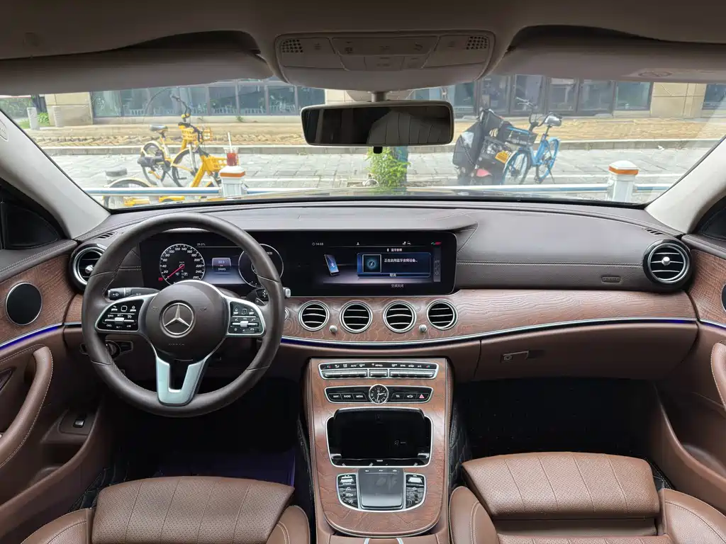Mercedes-Benz E-Class — миниатюра 4