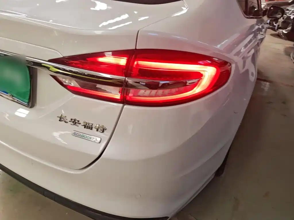Ford Mondeo — миниатюра 8