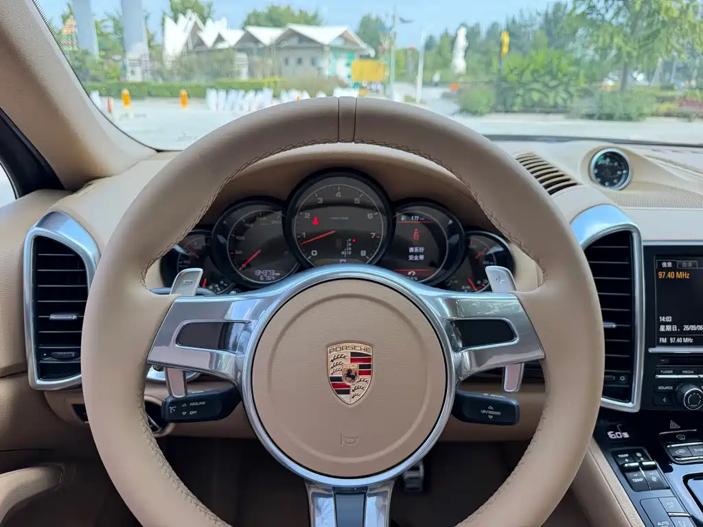Porsche Cayenne — миниатюра 25