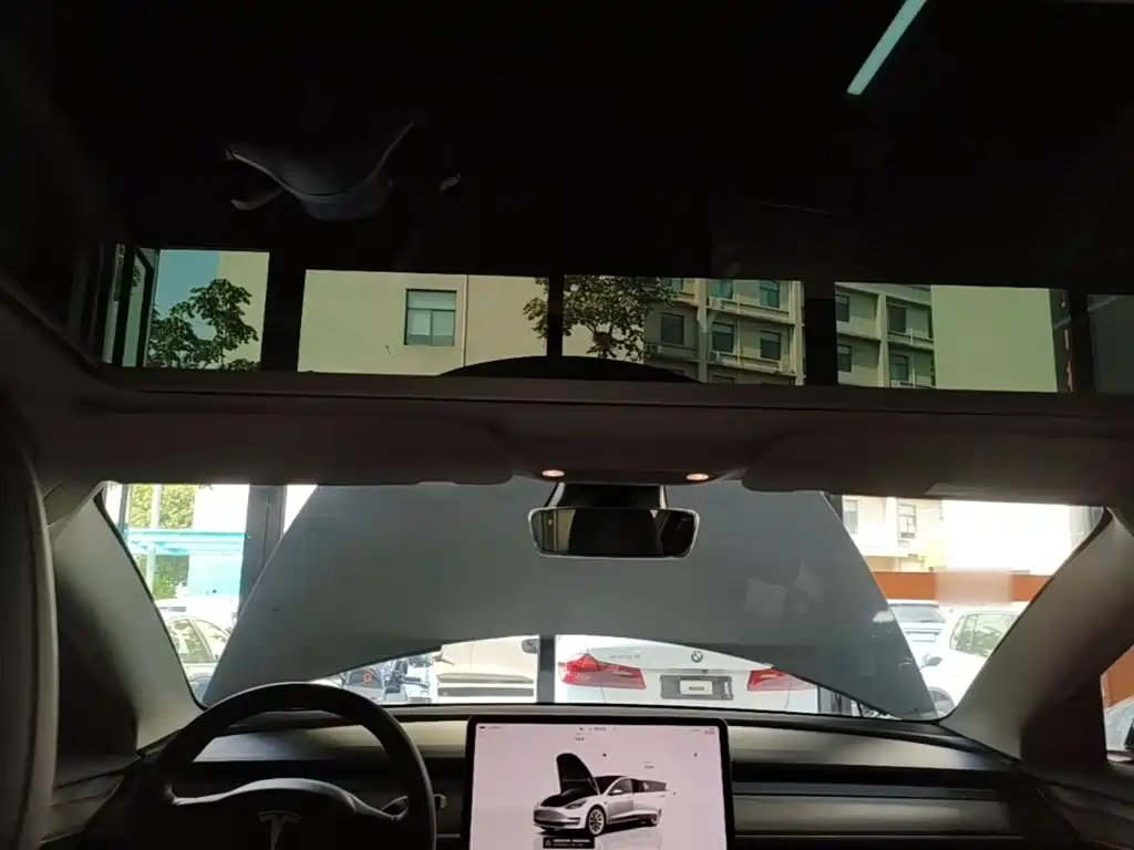 Tesla Model 3 — миниатюра 18