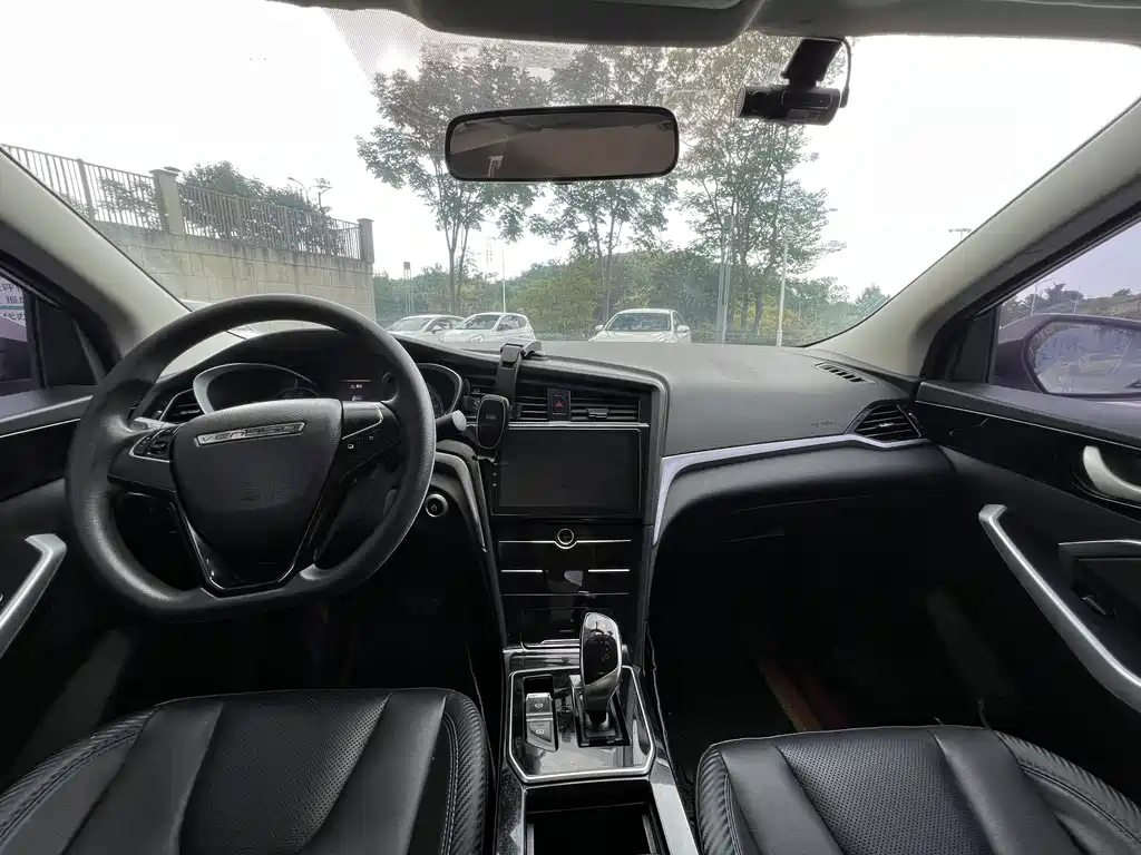 Venucia D60 EV — миниатюра 7