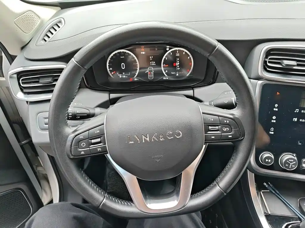 Lynk & Co 01 — миниатюра 11