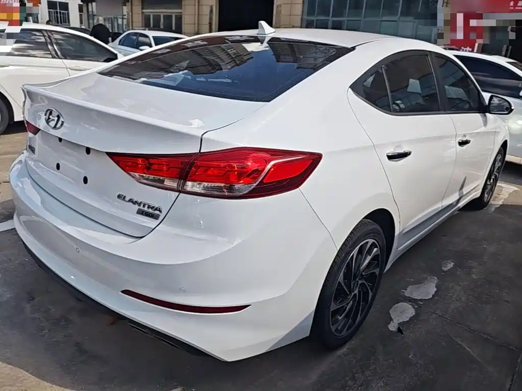 Hyundai Elantra — миниатюра 7