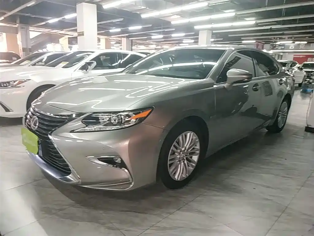 Lexus ES 2018