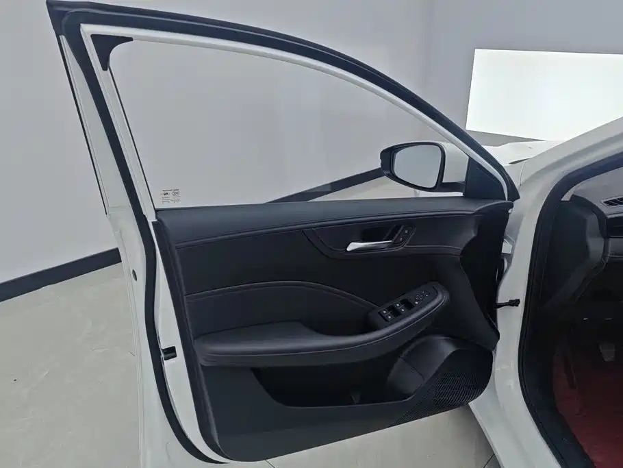 Roewe i5 — миниатюра 7