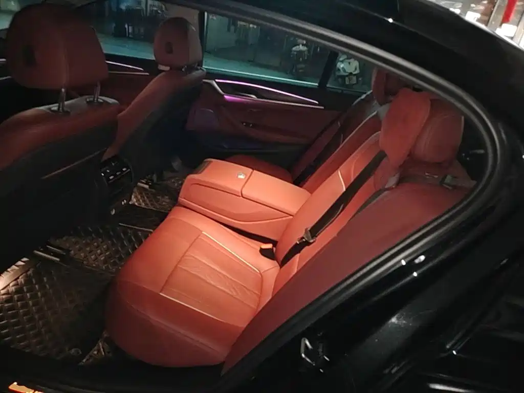 BMW 5 Series — миниатюра 17