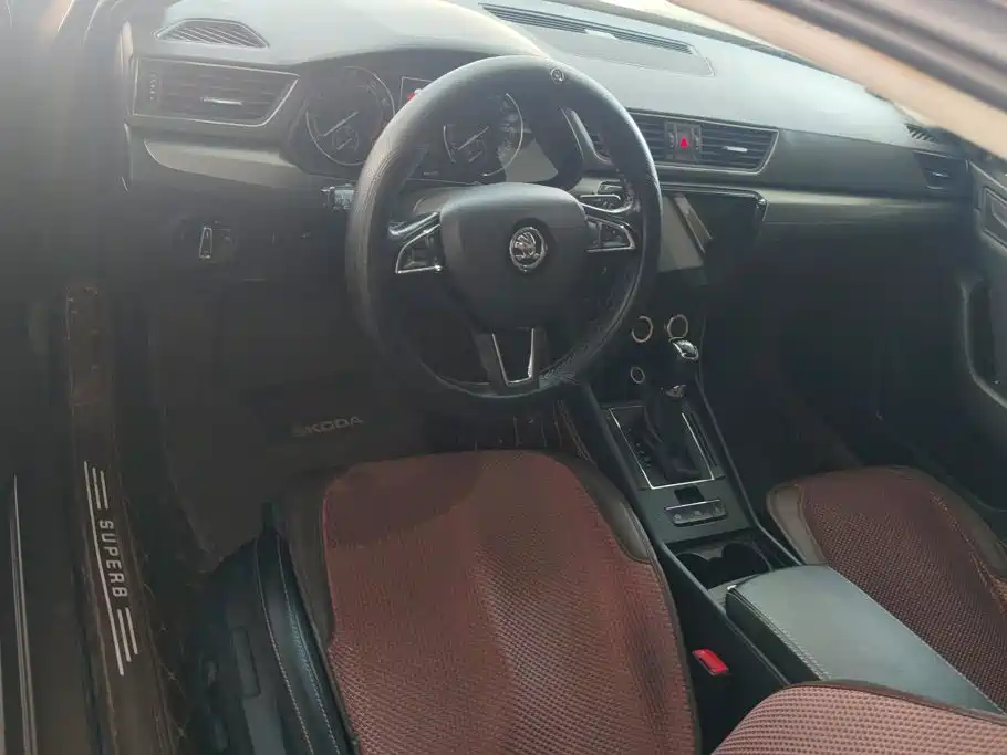 Skoda Superb — миниатюра 12